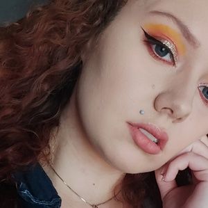 Meet your Posher, Carly